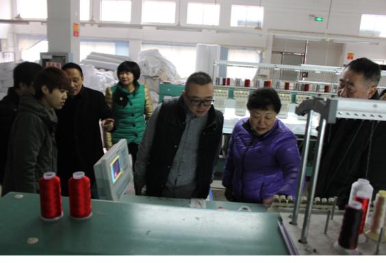 中國羽絨工業(yè)協(xié)會(huì)姚小蔓理事長、京東商城服飾家居事業(yè)部周總一行到鴻潤考察指導(dǎo)